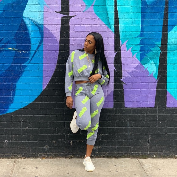 Priority sweatpants cropped to the ankle - Picture 2 of 2